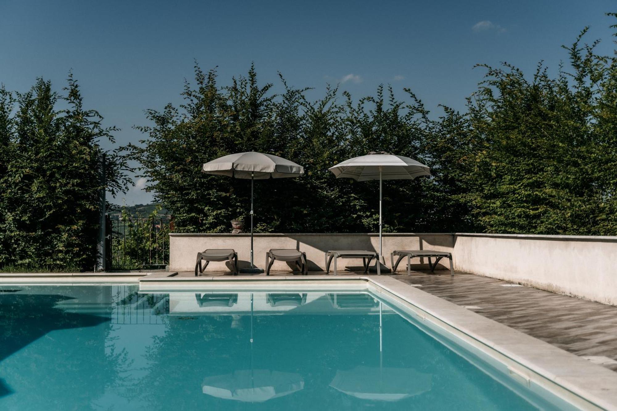 Borgo Casa Scaparone Villa อัลบา ภายนอก รูปภาพ